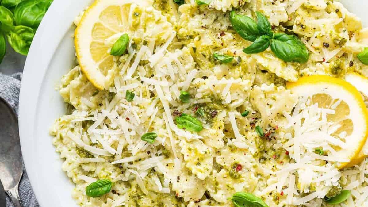Pâtes au pesto et ricotta.