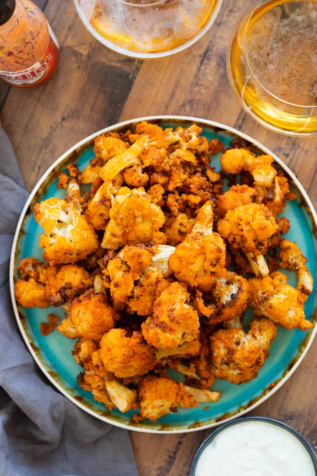 airfryer buffalo cauliflower on a blue plate