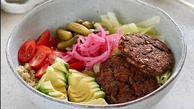 Un bol de burger végétarien.
