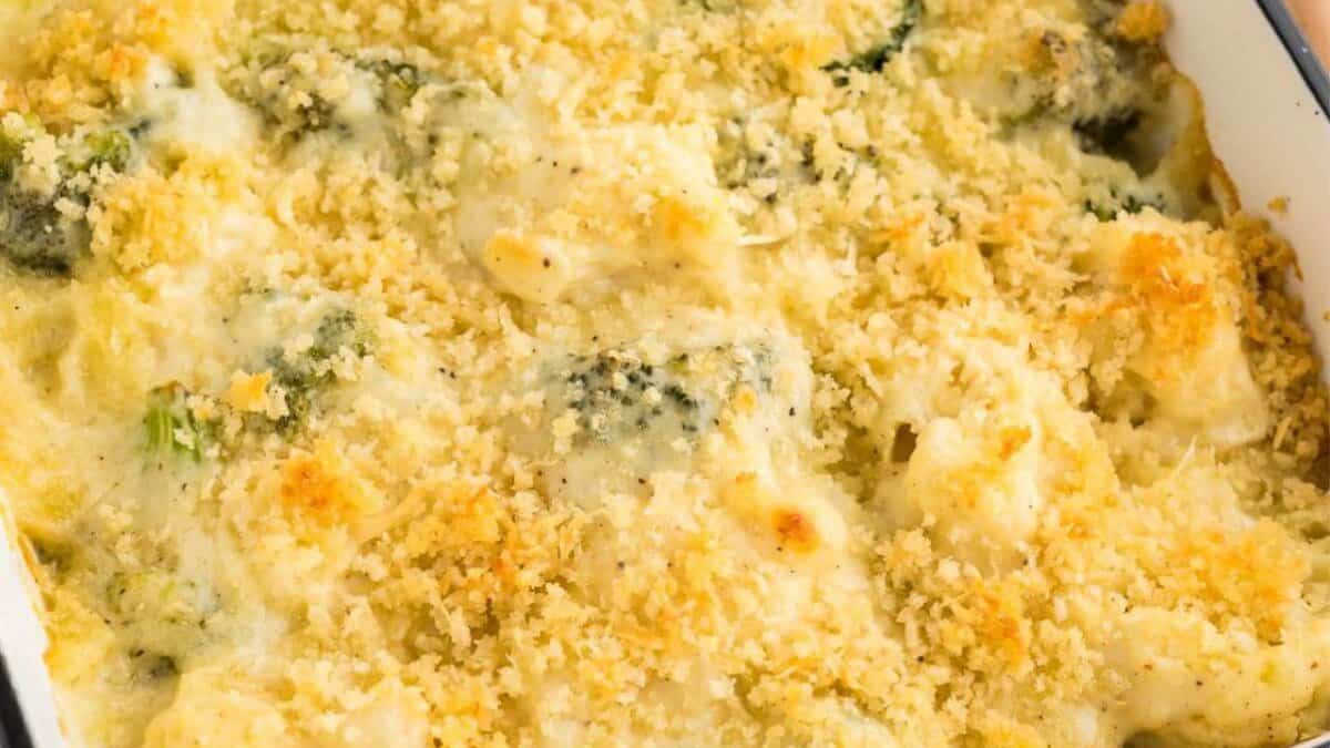 Casserole de brocoli et chou-fleur au fromage.