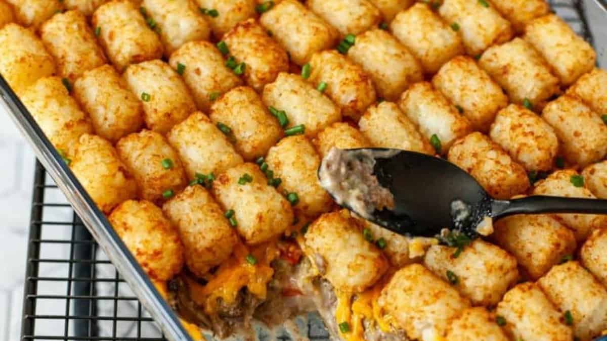 Casserole de Tater Tot sans produits laitiers.