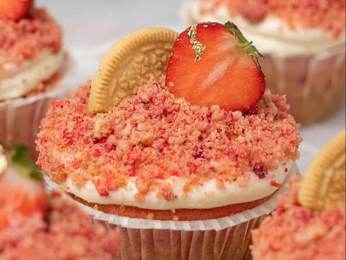 Gâteaux cupcakes crunch aux fraises.