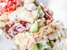 21 Salades d’Été Copieuses pour un Dîner Parfait 21 Vibrant Summer Salads Hearty Enough to Call Dinner