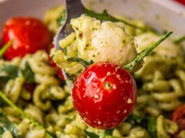 23 Salades de Pâtes d’Été pour Réinventer vos Déjeuners 23 Summer Pasta Salads That Will Transform Your Lunch Game