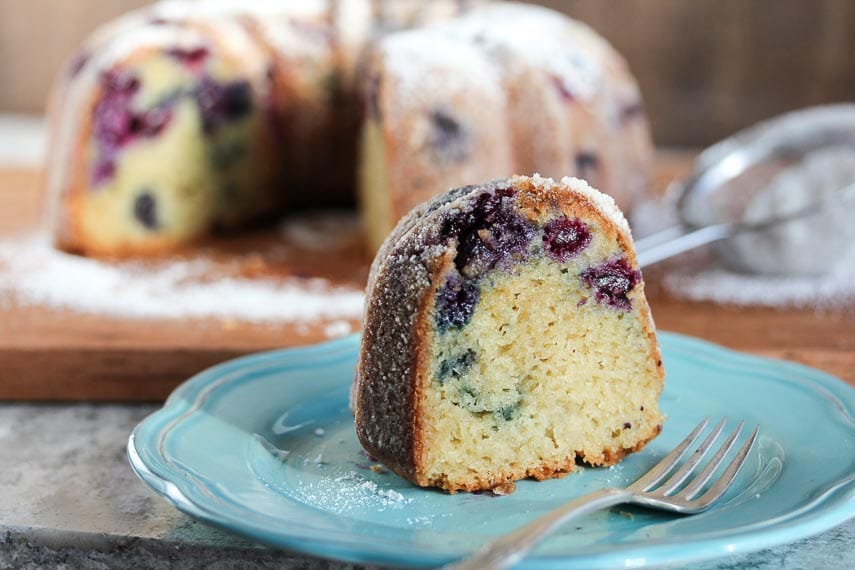 Gâteau Bundt aux Myrtilles et Crème Aigre.