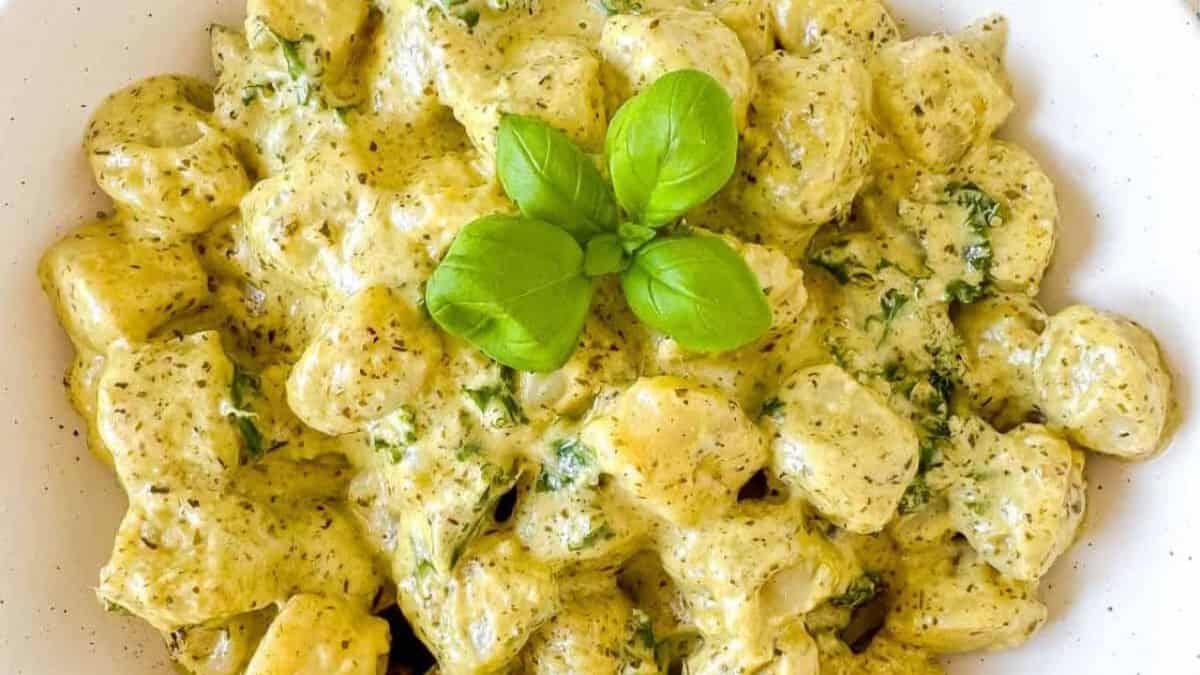 Gnocchis crémeux au pesto.