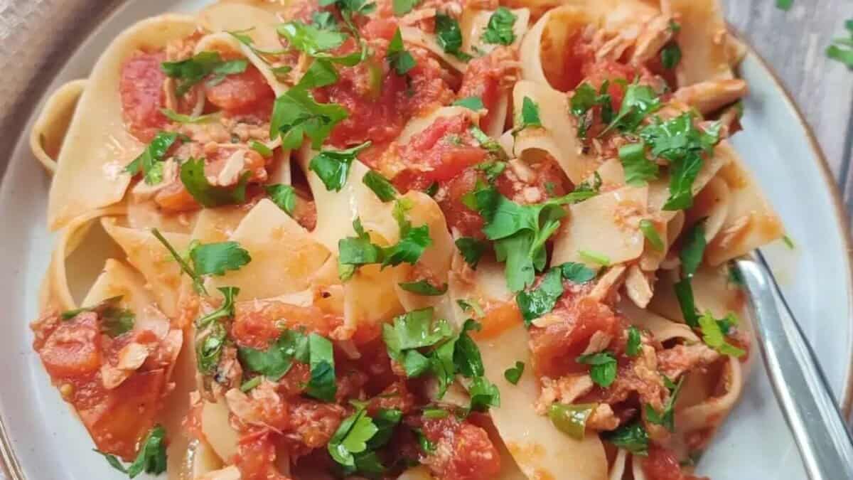 Pâtes au thon, à l'ail et au piment.