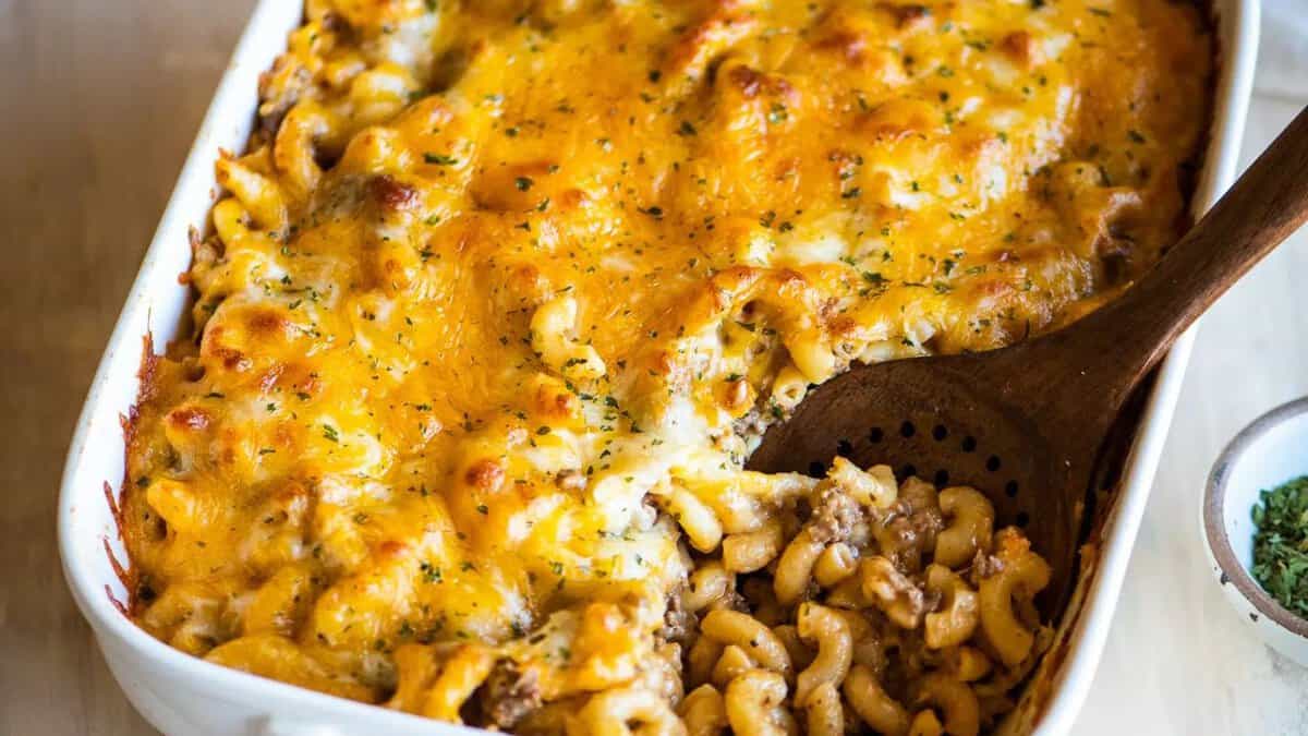 Casserole de cheeseburger facile.