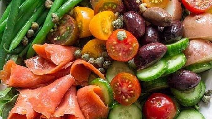Salade Nicoise au saumon fumé.