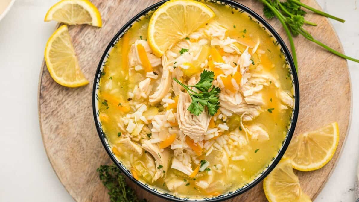 Soupe de Poulet et Riz au Citron en Cocotte.