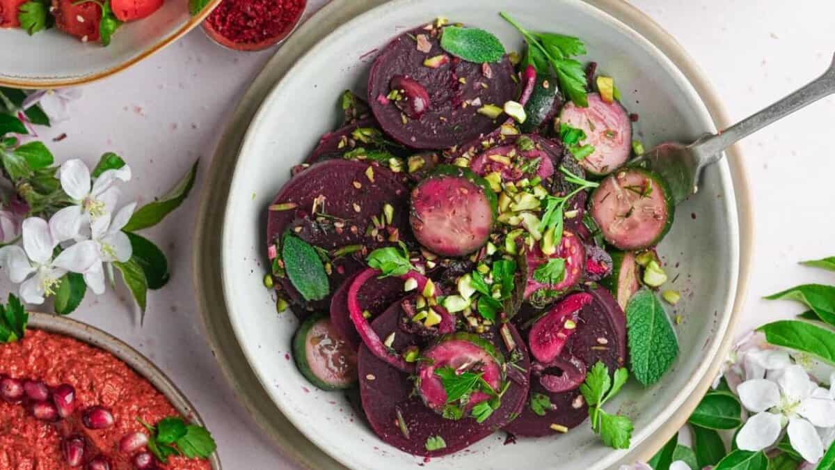 Salade de Betteraves et Concombres du Moyen-Orient.
