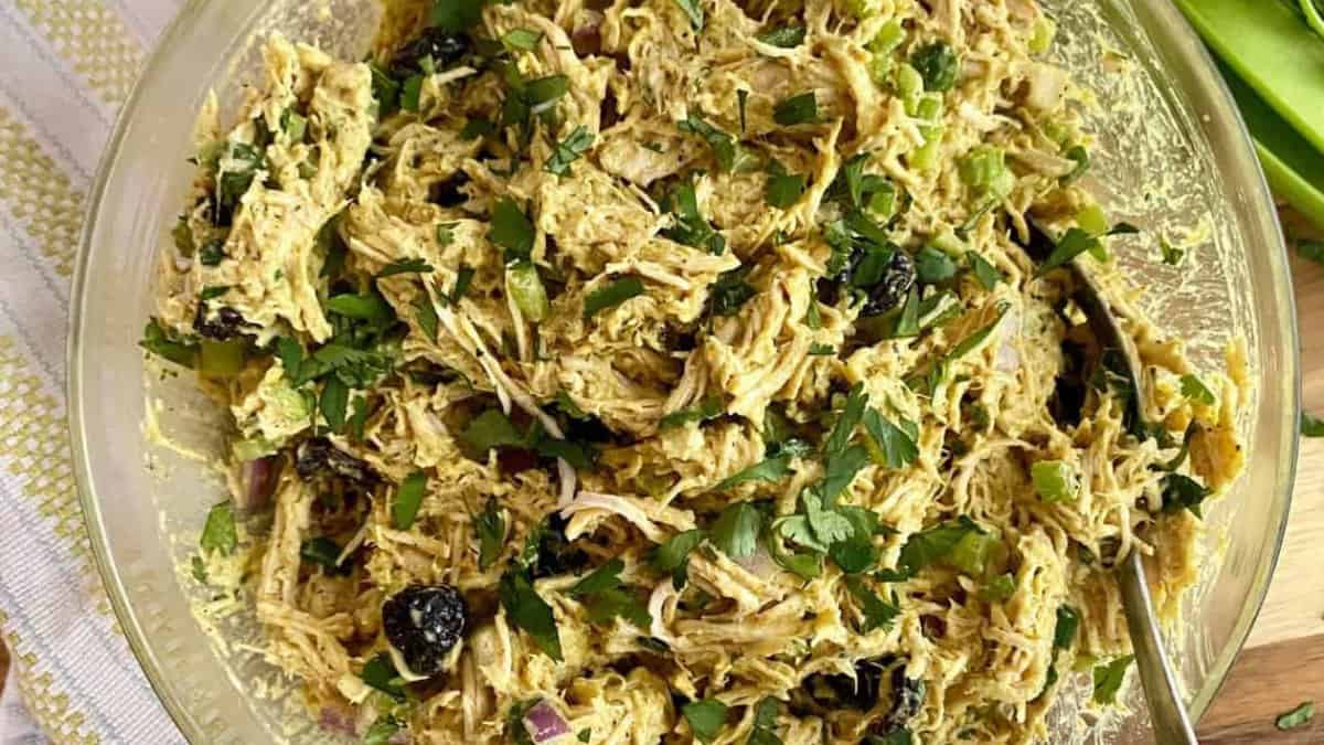 Salade de poulet au curry.