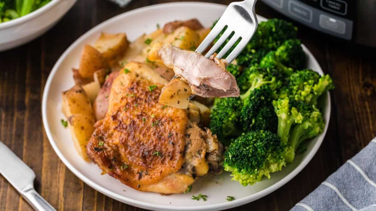 Poulet ranch et pommes de terre rouges au cuiseur lent.
