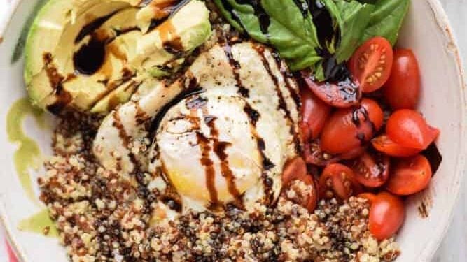 Bol de petit-déjeuner au quinoa.