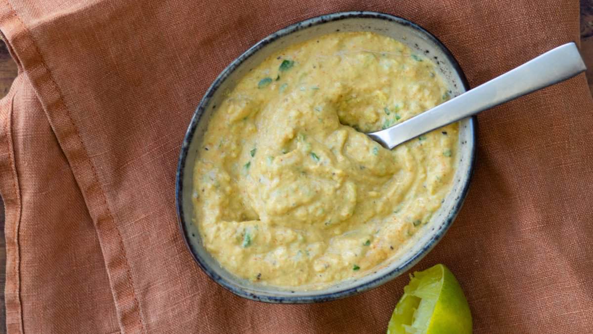 Ranch à l'avocat et au citron vert.