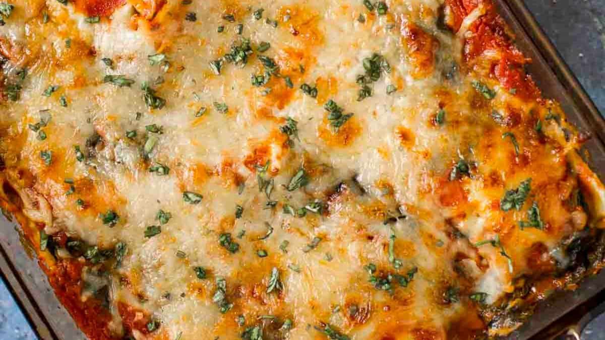 Casserole de raviolis au four.