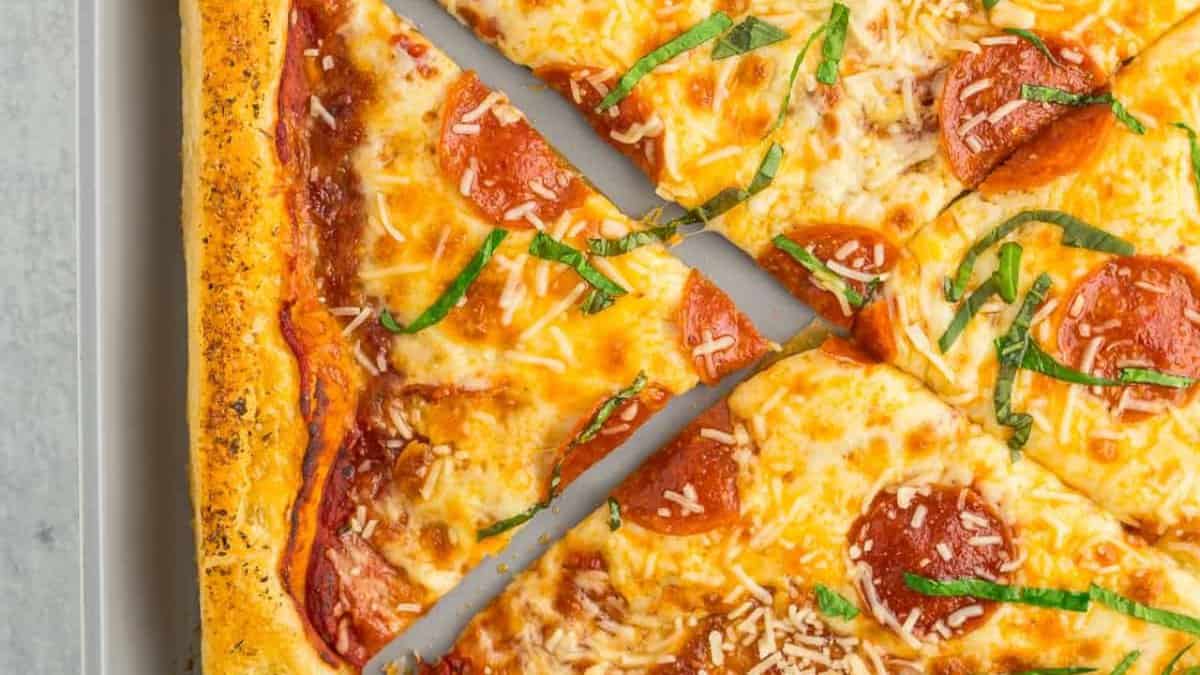 Pizza en pâte feuilletée.