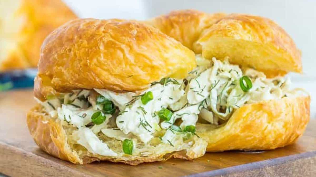 Un sandwich à la salade de poulet.