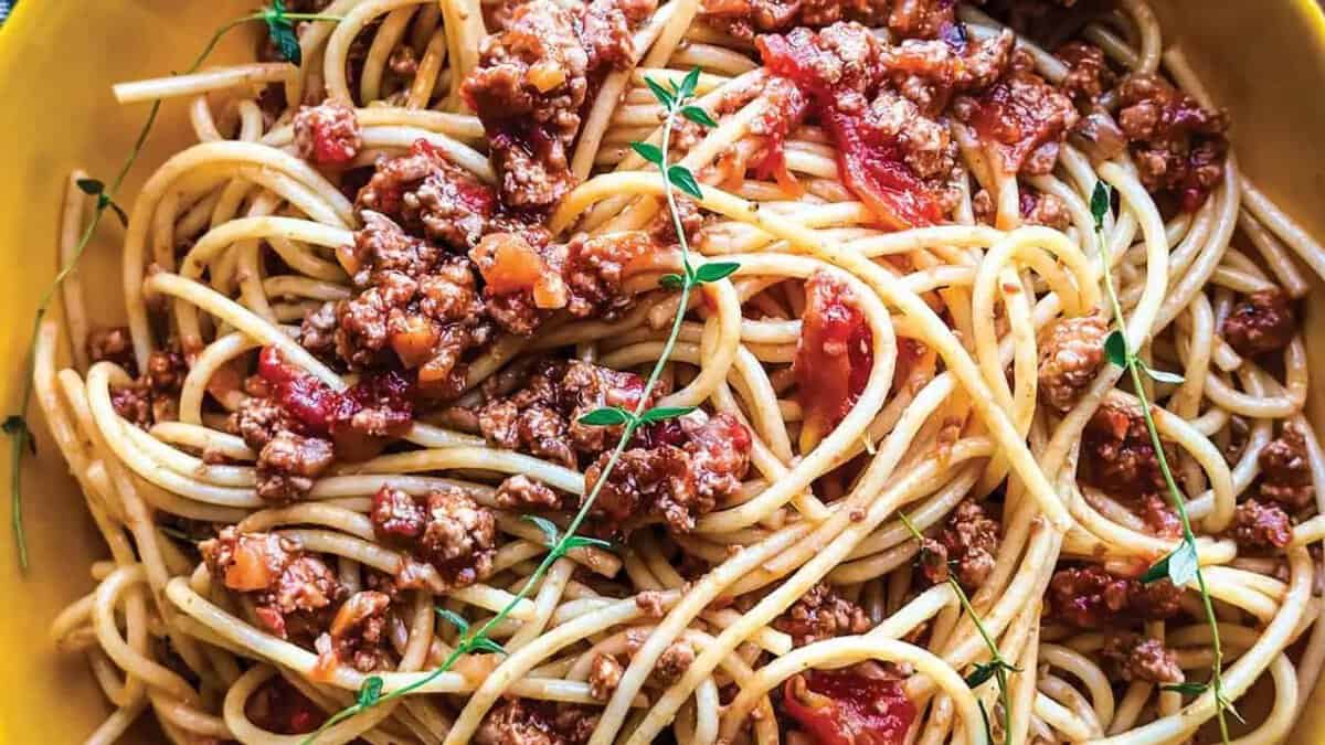 Spaghetti grec avec sauce à la viande - Makaronia me Kima.