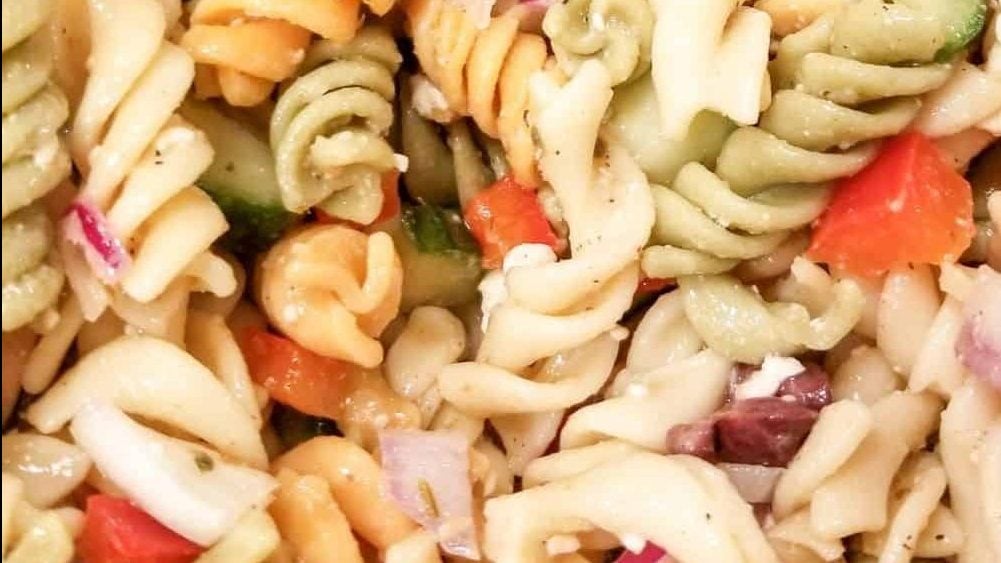Salade de pâtes grecque.
