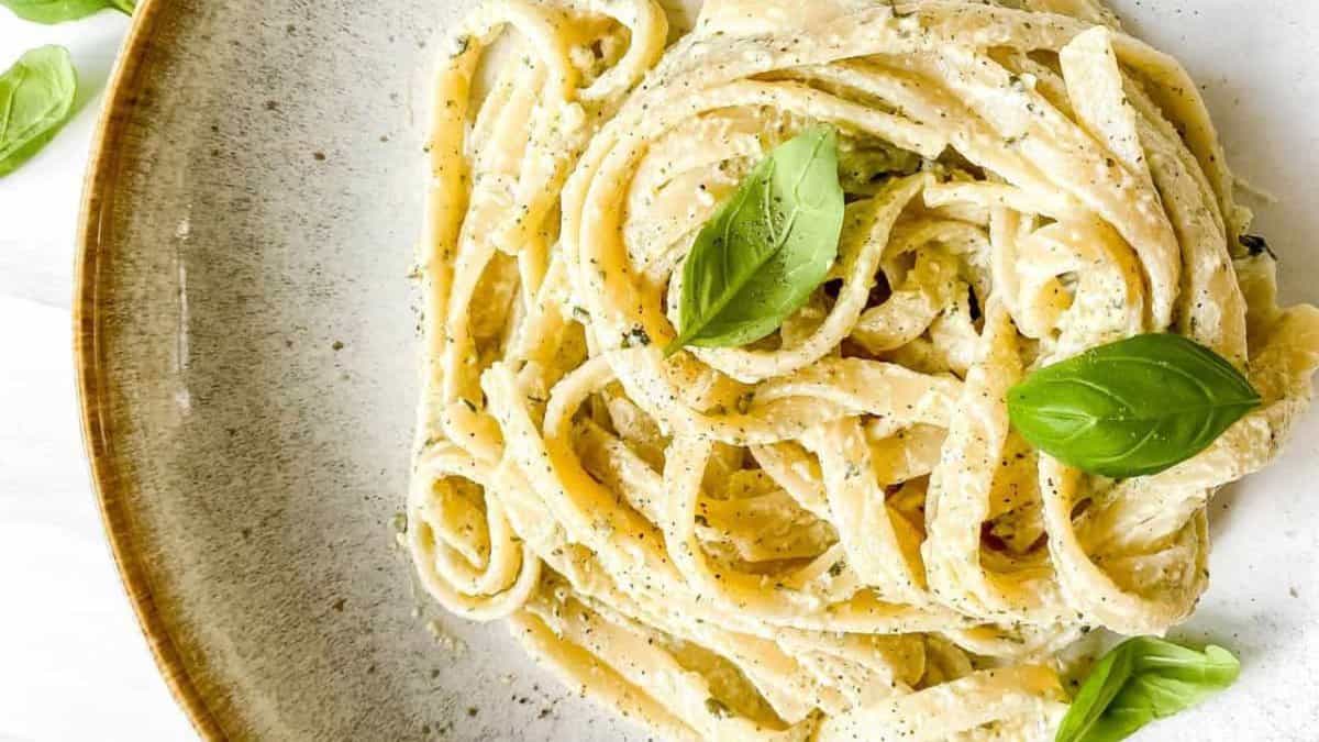 Pâtes au pesto de ricotta.