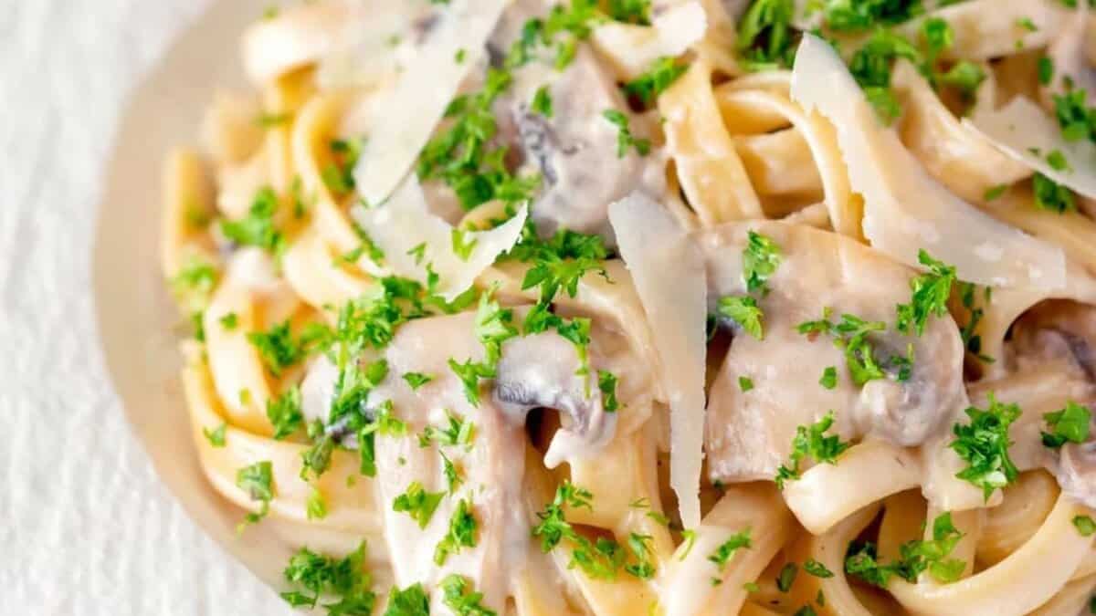 Pâtes crémeuses aux champignons en 10 minutes.