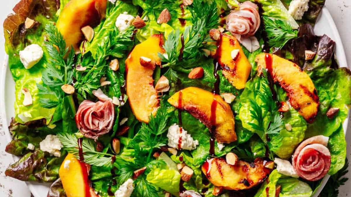 Salade de Pêches et Prosciutto.