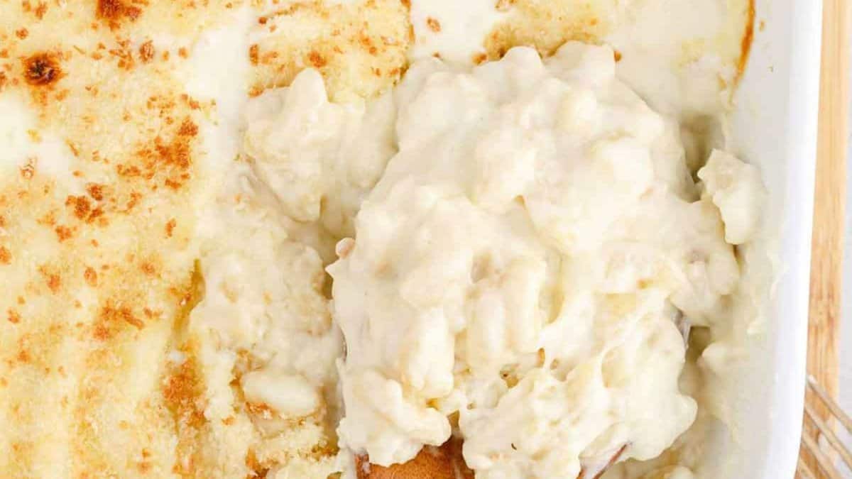 Macaroni au Fromage Cheddar Blanc Cuit au Four.