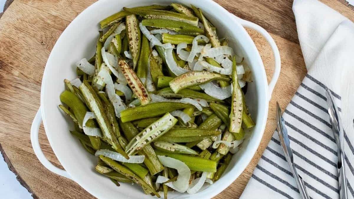 Okra et Oignons Rôtis au Four.