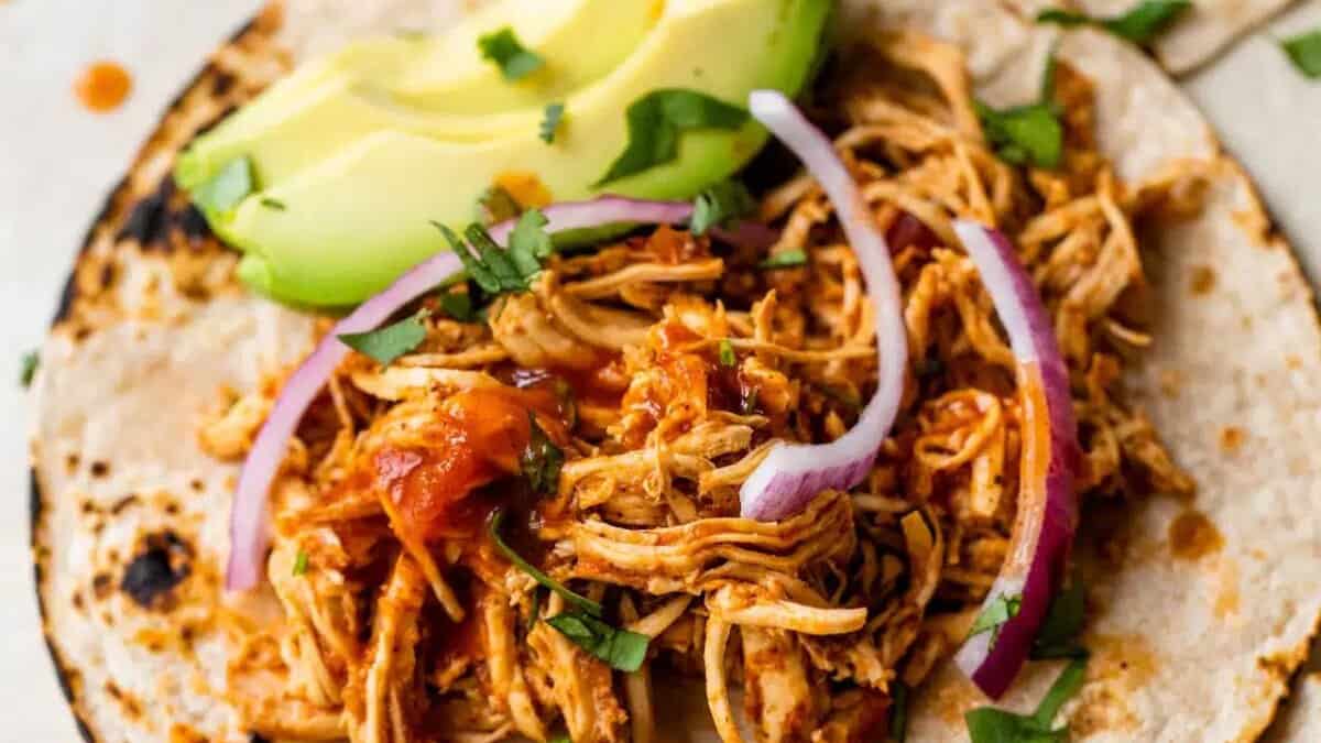 Tacos de poulet à la mijoteuse.
