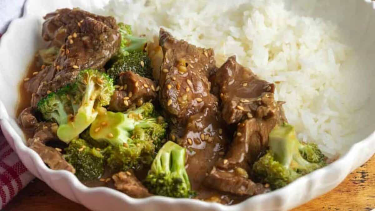 Boeuf et brocoli à la mijoteuse.