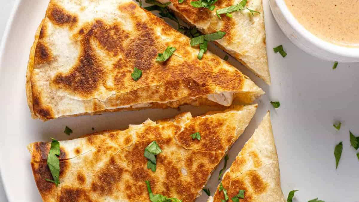 Quesadilla Taco Bell avec sauce.